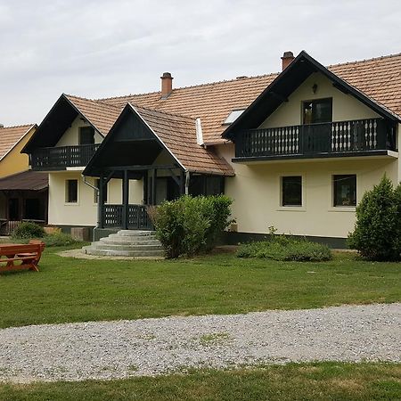Panzio-Kemping Bekoelce Bekolce Exteriör bild